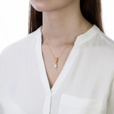 Кулон из серебра с белой каплевидной речной жемчужиной 7,5-8 мм