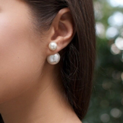 Пусеты "Диор" из желтого золота с белыми японскими жемчужинами "Эдисон" 12,5-16,5 мм