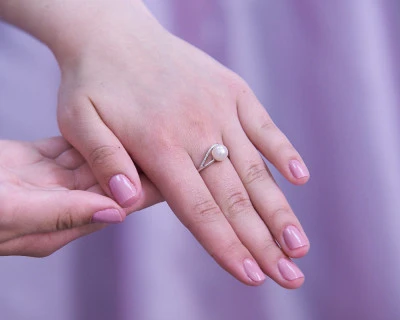 Кольцо из белого золота с белой речной жемчужиной 7,5-8 мм