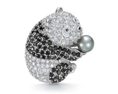 Брошь "Панда" из сплава с серебристой речной жемчужиной 7-7,5 мм
