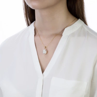 Кулон из серебра с белой каплевидной речной жемчужиной 12-12,5 мм