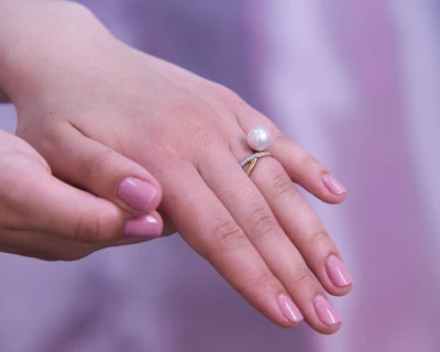 Кольцо из желтого золота с белой морской жемчужиной Акойя 9-9,5 мм