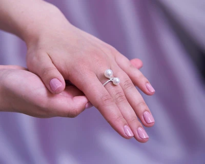 Кольцо из белого золота с белыми морскими жемчужинами Акойя 7-9 мм