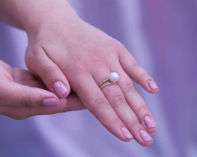 Кольцо из желтого золота с белой морской жемчужиной Акойя 9-9,5 мм