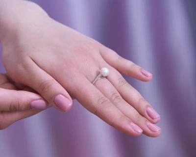 Кольцо из белого золота с белой речной жемчужиной 8,5-9 мм