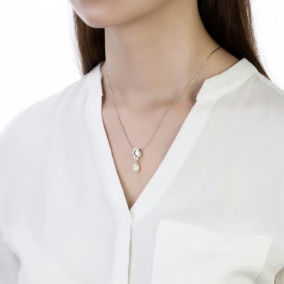 Кулон "Сердечко" из серебра с белой речной жемчужиной 7,5-8 мм