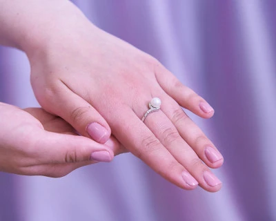 Кольцо из белого золота с белой речной жемчужиной 7-7,5 мм