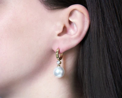 Серьги из желтого золота с белыми морскими Австралийскими жемчужинами 13-13,5 мм