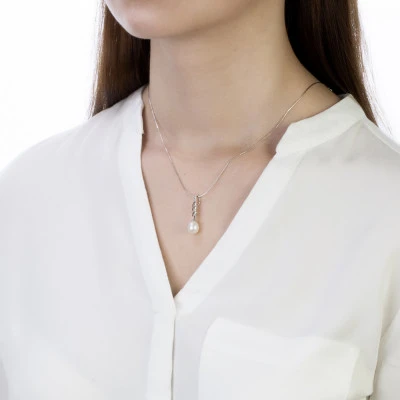 Кулон из серебра с белой каплевидной речной жемчужиной 7,5-8 мм