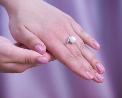 Кольцо из белого золота с белой речной жемчужиной 8,5-9 мм