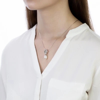 Кулон из серебра с белой речной каплевидной жемчужиной 9-10 мм