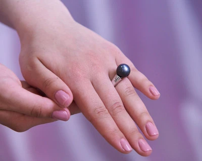 Кольцо из серебра с черной морской Таитянской жемчужиной 11,6-11,9 мм