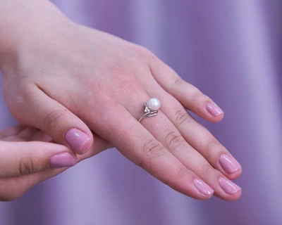 Кольцо из серебра с белой речной жемчужиной 7-7,5 мм