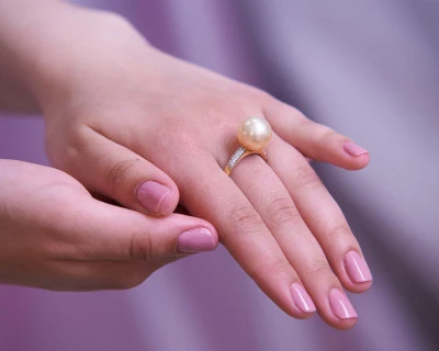 Кольцо из желтого золота с золотистой морской Австралийской жемчужиной 13-13,5 мм
