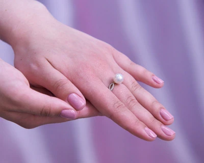 Кольцо из желтого золота с белой морской жемчужиной Акойя 9-9,5 мм