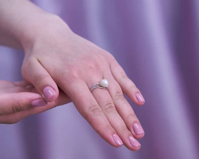 Кольцо из белого золота с белой речной жемчужиной 7-7,5 мм