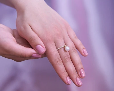 Кольцо из желтого золота с белой морской жемчужиной Акойя 8-8,5 мм