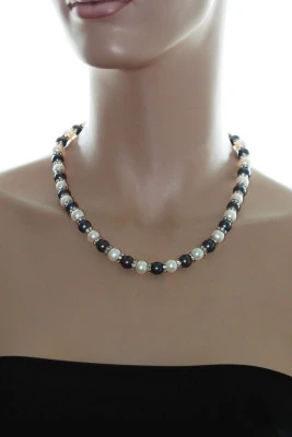 Ожерелье "микс" из круглого жемчуга со стразами. Жемчужины 8,5-9,5 мм