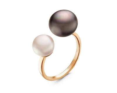 Кольцо "Диор" из серебра с белой и черной речными жемчужинами 7-10 мм