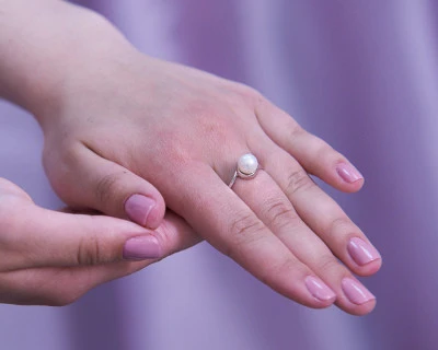 Кольцо из белого золота с белой речной жемчужиной 7,5-8 мм