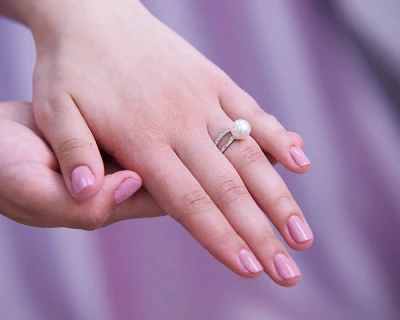 Кольцо из белого золота с белой морской жемчужиной Акойя 9-9,5 мм