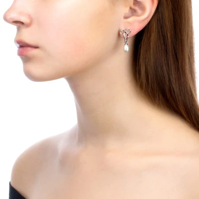 Серьги "Бантики" из серебра с белыми речными жемчужинами 7,5-8 мм