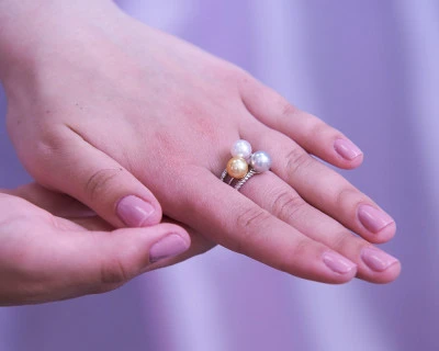 Кольцо "Трио" из белого золота с морскими жемчужинами Акойя 7,5-8 мм