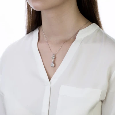 Кулон из серебра с серой речной жемчужиной 10-11 мм