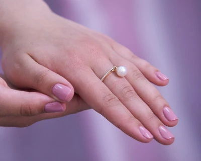 Кольцо из желтого золота с белой морской жемчужиной Акойя 8-8,5 мм