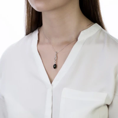 Кулон из серебра с черной речной жемчужиной "капля" 7,5-8 мм