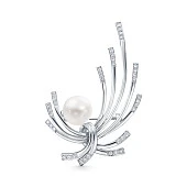 Брошь из ювелирного сплава с белой пресноводной жемчужиной 11-11,5 мм
